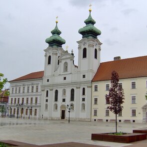 Győr je historické maďarské město 25km od Velkého Mederu.