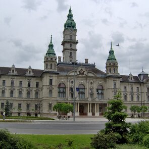 Győr je historické maďarské město 25km od Velkého Mederu.