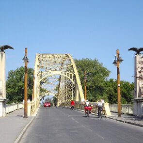 Győr je historické maďarské město 25km od Velkého Mederu.